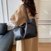 Casual Retro Portable Tote Bag  Trendy Commuter Winter New Maillard Large Capacity Shoulder Bag