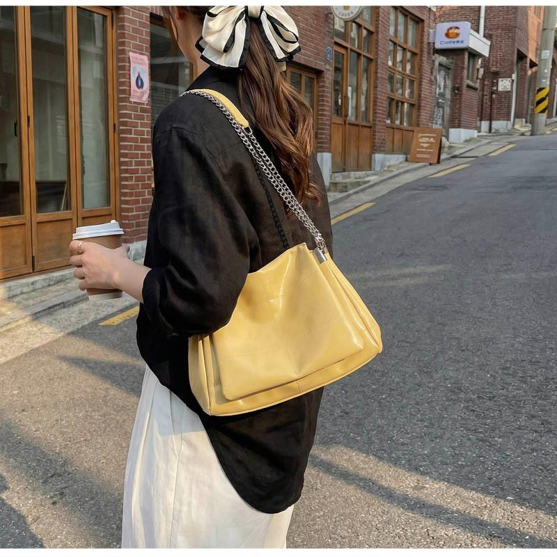 Fashion Minimalist PU Leather Shoulder Bags for Women Chain Crossbody Bag with Quilted Detail for Work and Outings Daily Use and Travel