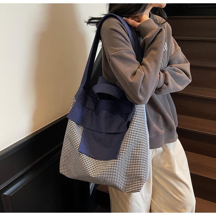 New fashionable high-value large-capacity tote bag shoulder cloth bag women's commuter fashion multi-pocket