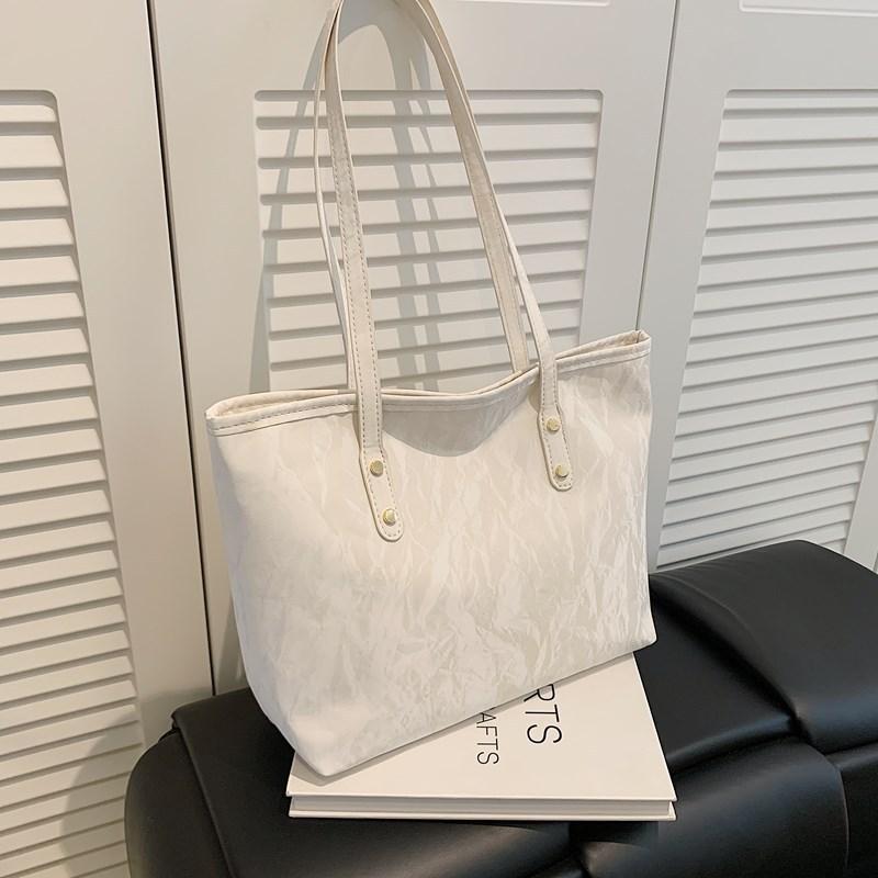 Simple and atmospheric tote bag New fashion trend women's shoulder armpit bag Casual versatile commuter handbag women