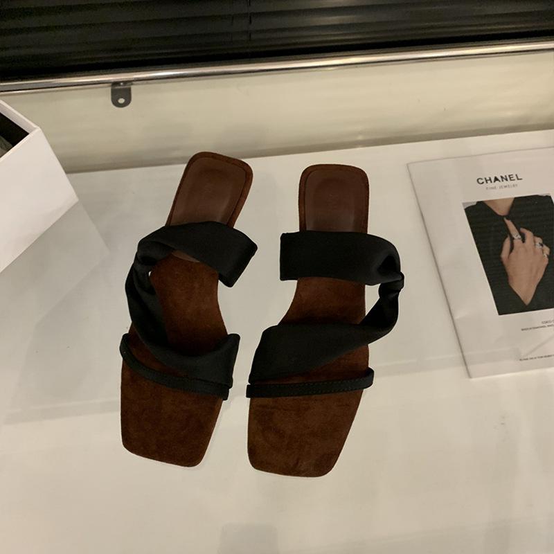 

Женские тапочки женские летние новые фея нежные подходящие юбке приморский пляж мягкая плоская подошва с перемычкой сандалии 40 чёрный