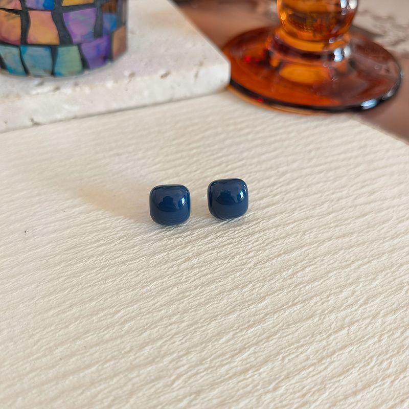 

Маленькие серьги-пусеты в виде кубиков сахара из биологического фарфора, гипоаллергенные, минималистичные, с чувством дизайна Моранди, новинка 2025 года, миниатюрные серьги Add Blue