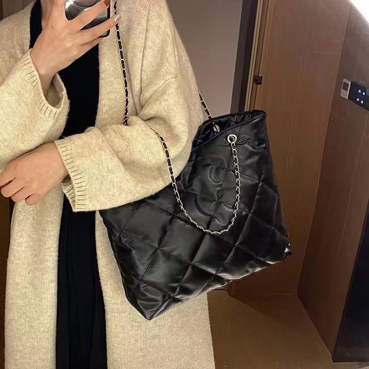 Stylish 2023 Womens Quilted Tote Bag Large Capacity Urban Chic Shoulder Bag