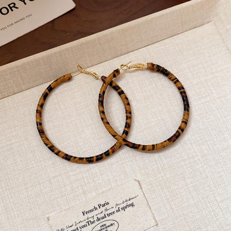 Orecchini a Cerchio con Ciondolo Rotondo Stampa Leopardo Argento - Stile Retrò Hong Kong per Donna