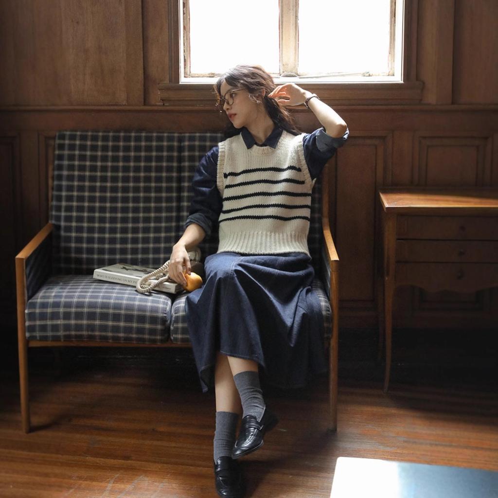 Herbst- und Winterstil literarisches Temperament große Tasche mittellanger und langer Jeansrock Damenrock