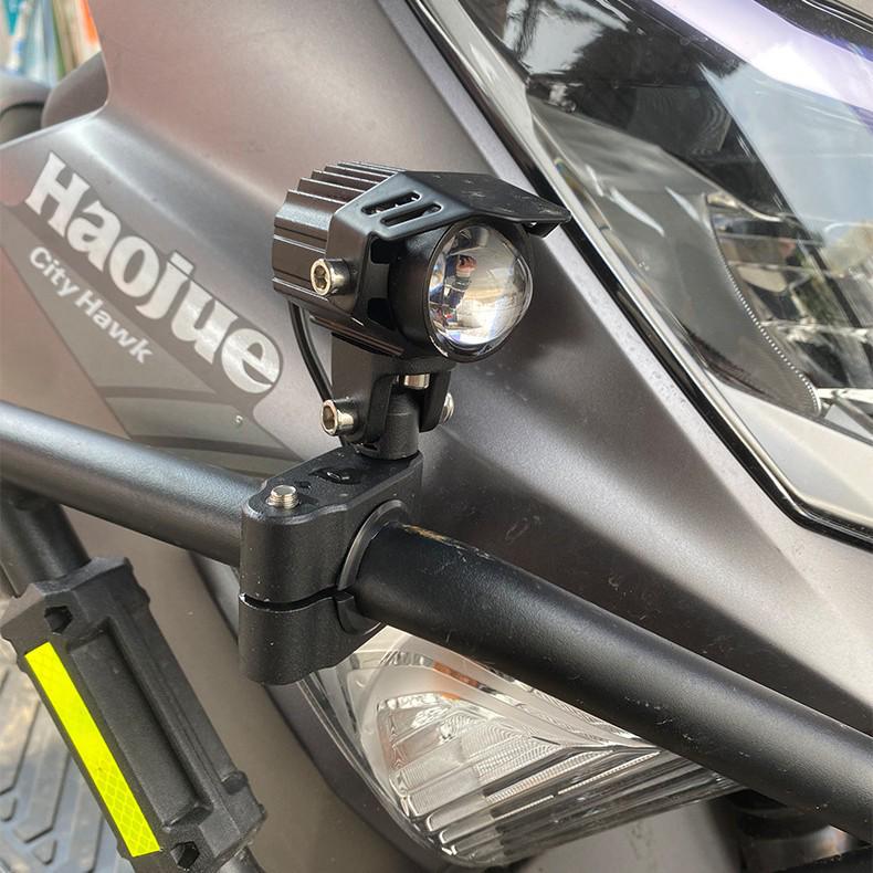 Adjustable Universal Motorcycle Spotlight Bracket and Electric Vehicle Guard Bar Clamp for 18-32mm Tubes