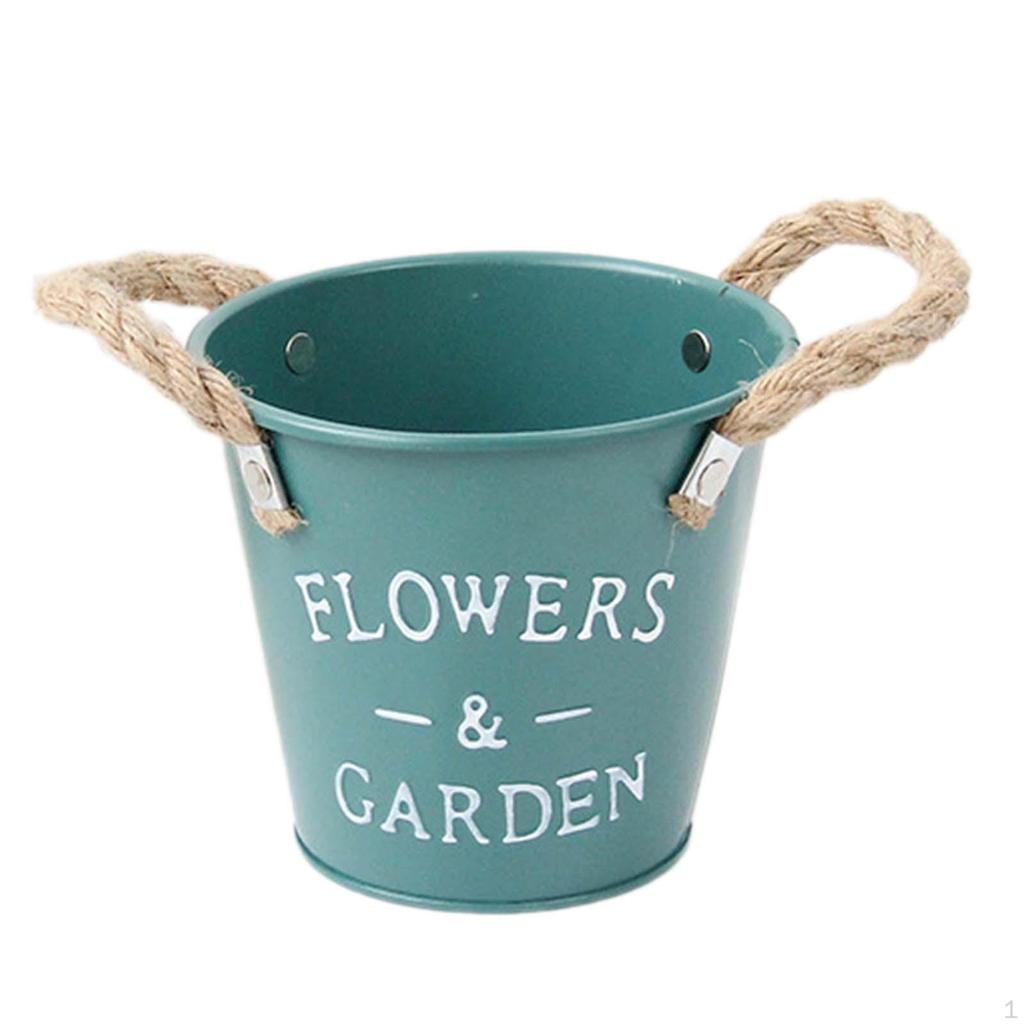 Chic Metal Planter for Contemporary Indoor And Outdoor Styling