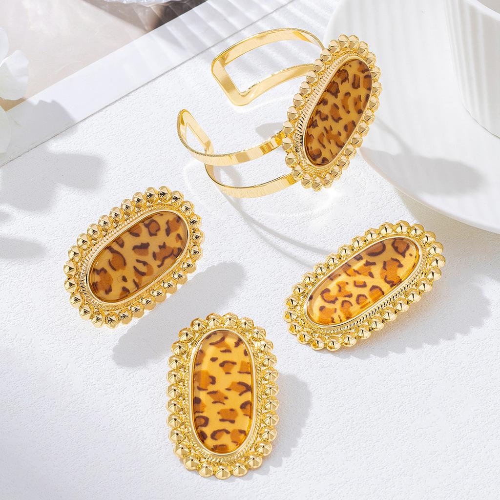 Retro Light Luxury Leopard Print Metal Three-Piece Set, Earrings, Rings, Bracelets, Exaggerated Personalized Women'S Jewelry.