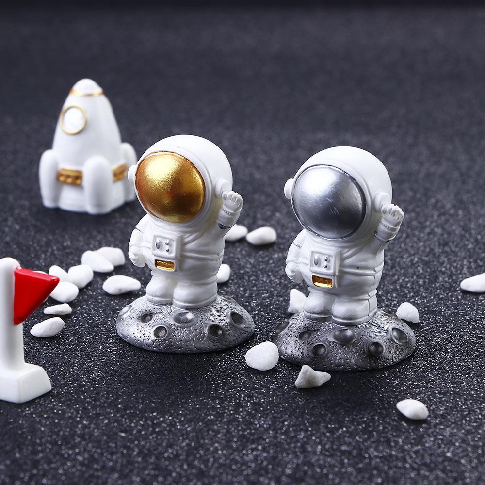 

Crystal Ball Accessories Astronaut Model Micro Miniatures Desktop Decoration Astronaut Figurines astronaut 1