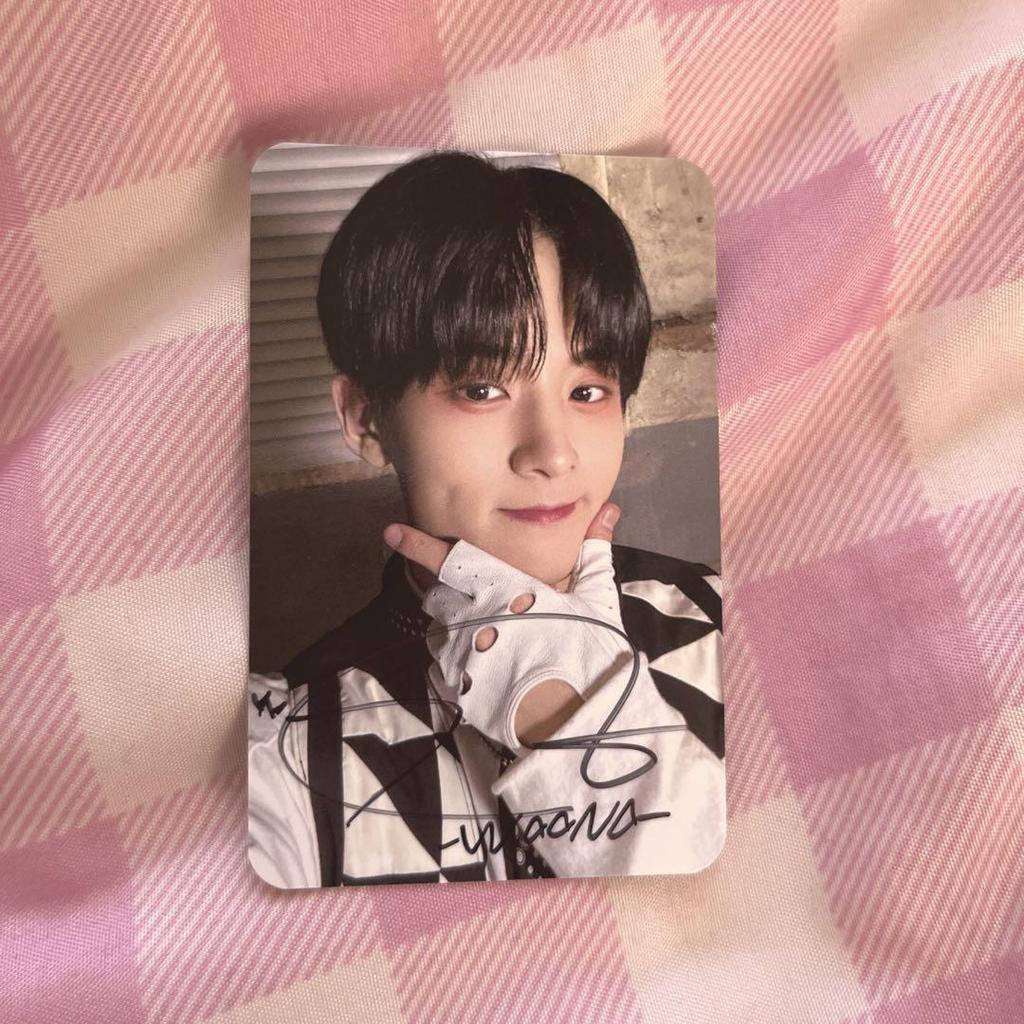 [USED] younite Uno autographed trading card