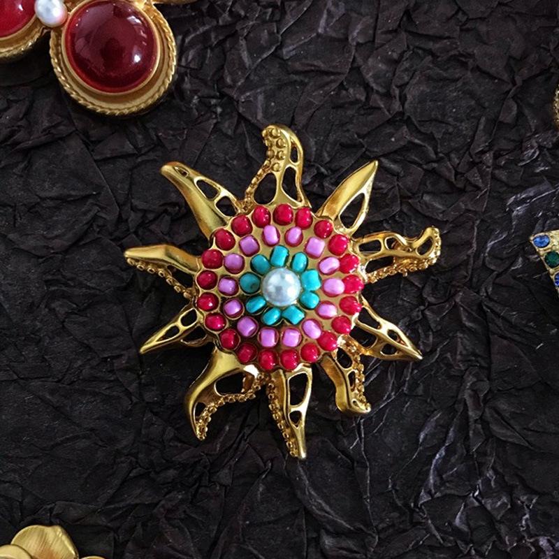 Vintage Antique-Style Gemstone Brooch for Men and Women - Party Dress Accessory