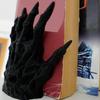 1/2Pcs Black Witch Hand Book Holders Gothic Book Ends 3D Printed Horror Monster Non Skid Book Holder Stopper Desktop Decor