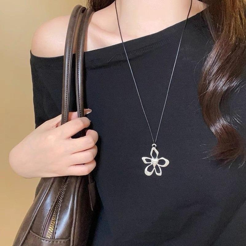 Блогер Цветочное Ожерелье Нишевый Дизайн Женское 2026 Новая Цепочка на Шею Нишевые Аксессуары