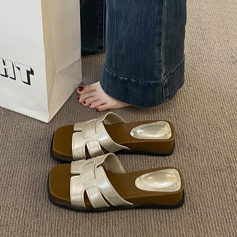 Summer new flat-bottomed versatile square head slippers women's casual fashion with skirts niche women's shoes trend