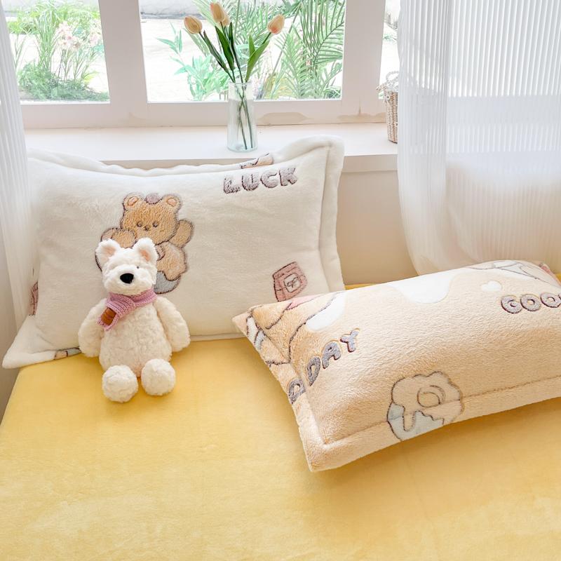 Print Flowers Winter Pillowcase Soft Warm Flannel Milk Keep Warm Pillow Shams Plush Machine Wash Pillow Covers 2 pieces
