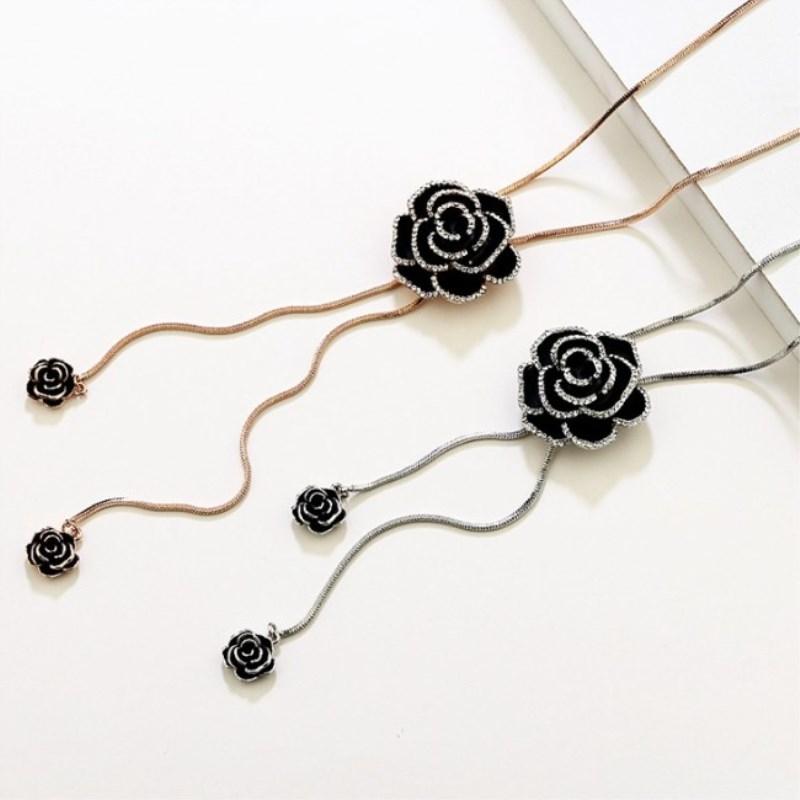 Fashion Black Rose Sweater Chain Female Crystal from Austrian 2 Colors Autumn and Winter Retro Flowers Wild Necklace