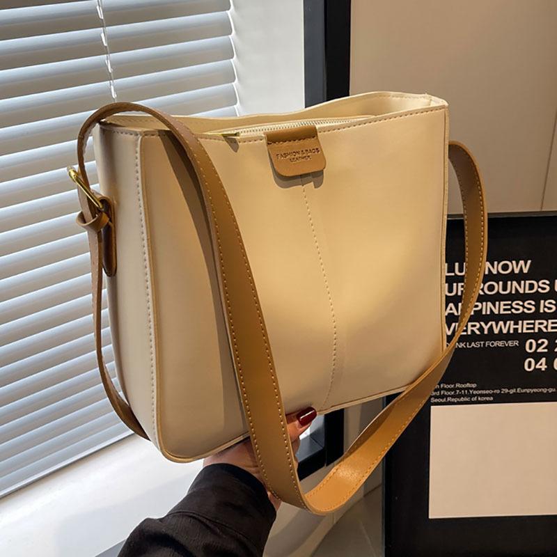 Women's New Solid Color Bag Large-capacity Commuter Messenger Bag Versatile Shoulder Bag