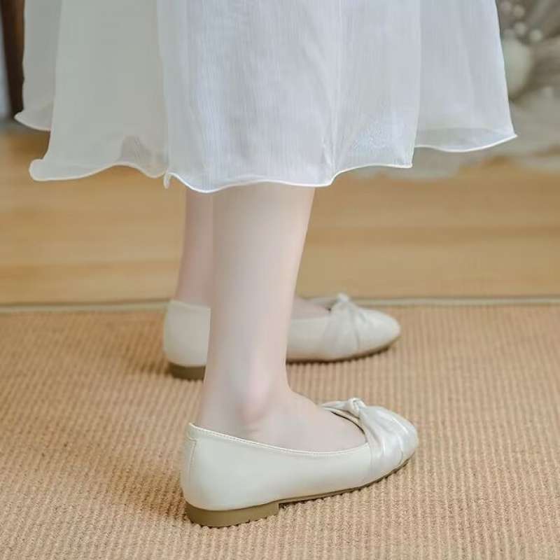 Nuovi scarpe basse da donna primaverili in pizzo versione coreana a punta bassa a calzare singolo scarpe Mary Jane a lato morbido tipo fata scarpe da ballo Doudou