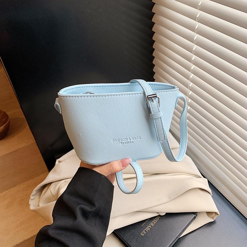 

Маленькая свежая и модная наплечная сумка, сумка-мессенджер, весна 2025, новый тренд, повседневная, для поездок на работу, на плечо, маленькая квадратная сумка