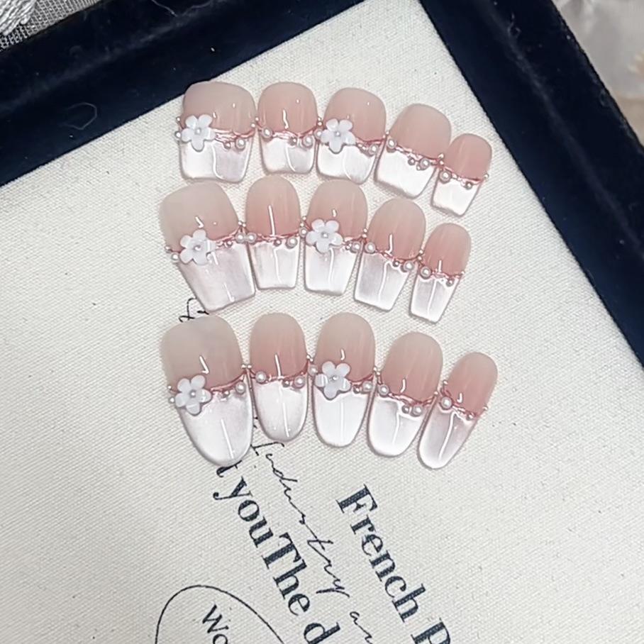 Hand-woven Armor Fore Spring Cat Eyes Flash Pure and Sweet Temperament Whitening Nail Patch