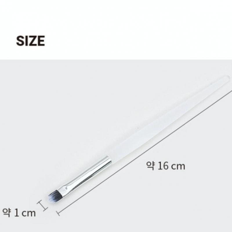 Daiso Clear Triangular Eyeshadow Brush