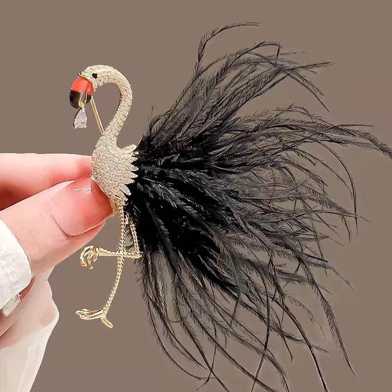 Elegant Flamingo Feather Badge Brooch Pin 1Pcs for Women Girls Animal Design Fashion Accessory for Events