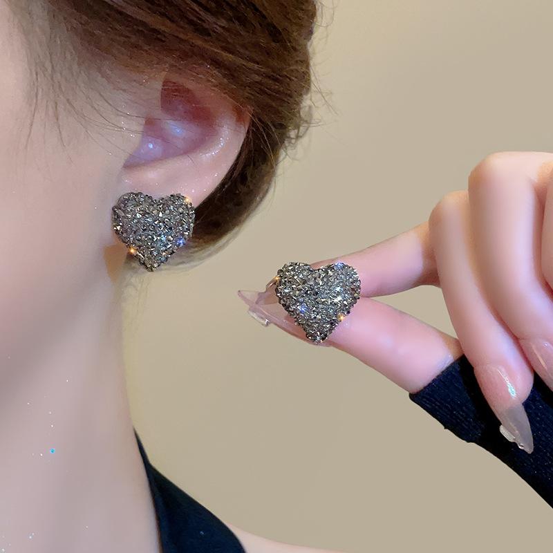 Silver Needle Diamond Love Stud Earrings New High-end Fashion Temperament Earrings Autumn and Winter Simple Design Earrings Women