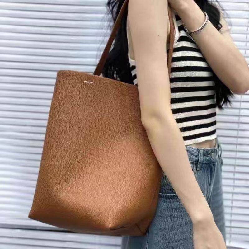 The Row Large Capacity Genuine Leather Lychee Pattern Bucket Tote for School Commuting