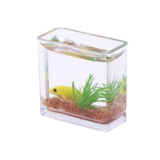 ოქროს თევზის თასის მოდელი რეალისტური დეკორატიული ორნამენტი მინიატურული მინის თევზის ავზი თოჯინების სახლის ფოტო რეკვიზიტებისთვის მინიატურული სცენები