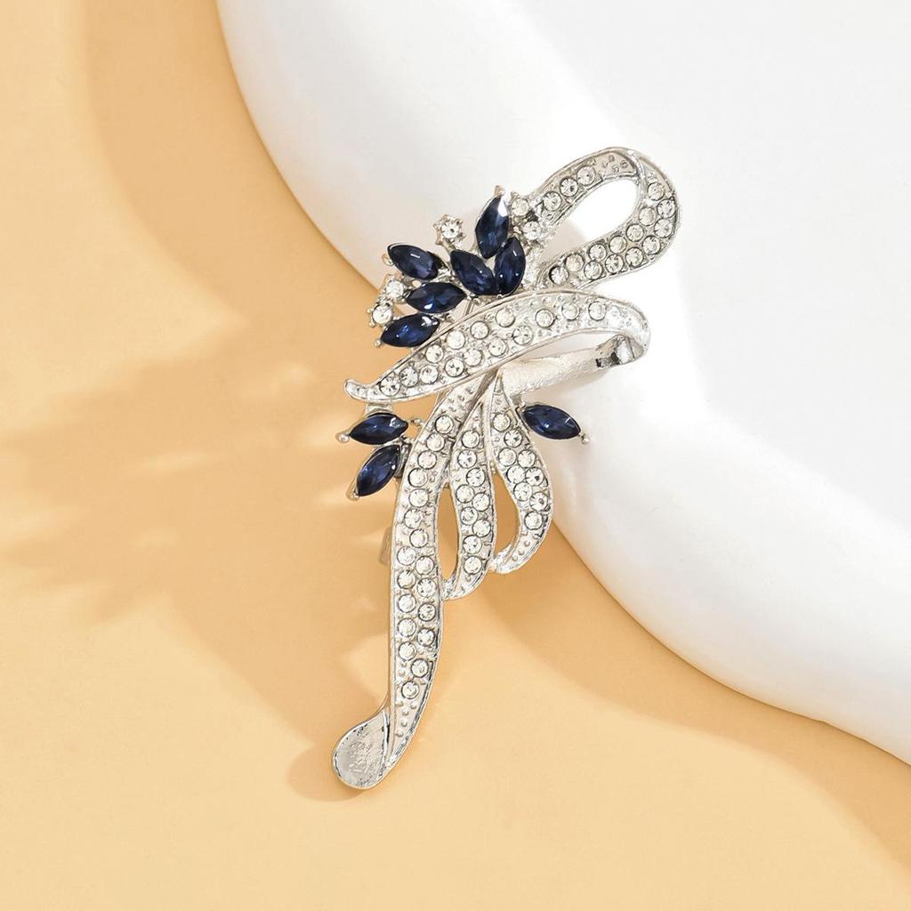 Luxury Crystal Brooch: Versatile European & American Coat Suit Accessory
