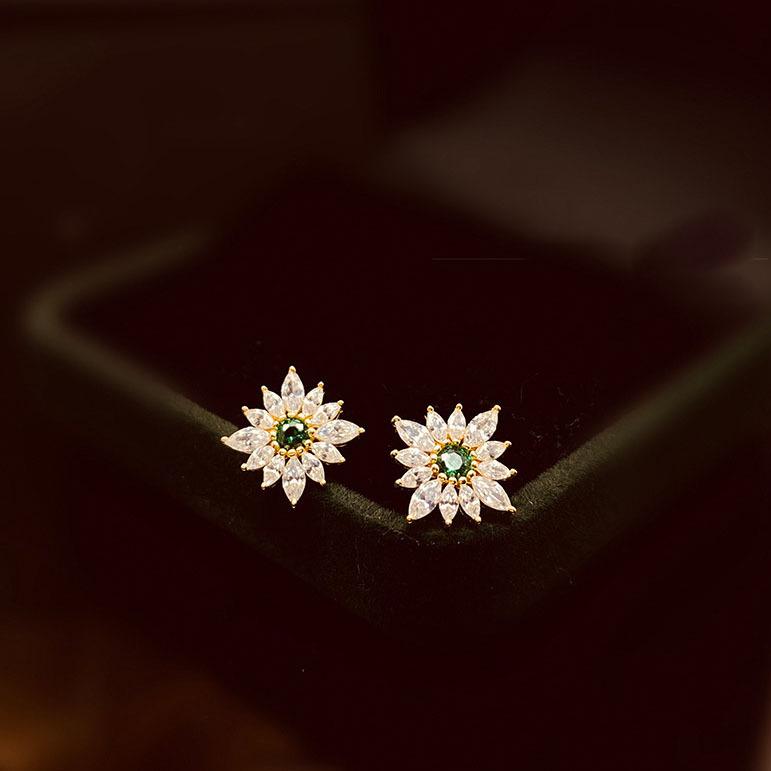 

S925 Sterling Silver Gold-Plated Floral Stud Earrings - Elegant Retro Design for Women