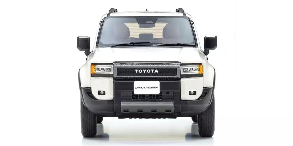 Kyosho Samurai 1/18 Scale Toyota Land Cruiser 250 (White) Finished Model KSR18064W