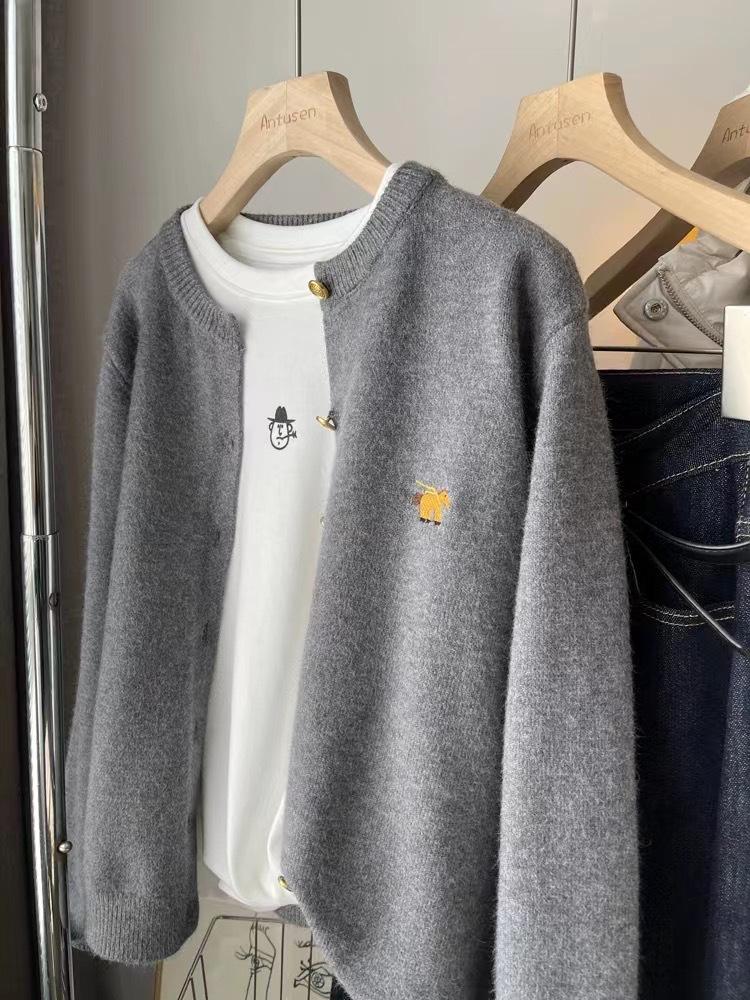 Women's Slimming Cashmere Cardigan: Embroidery, Metal Buckle, Soft Knit Sweater