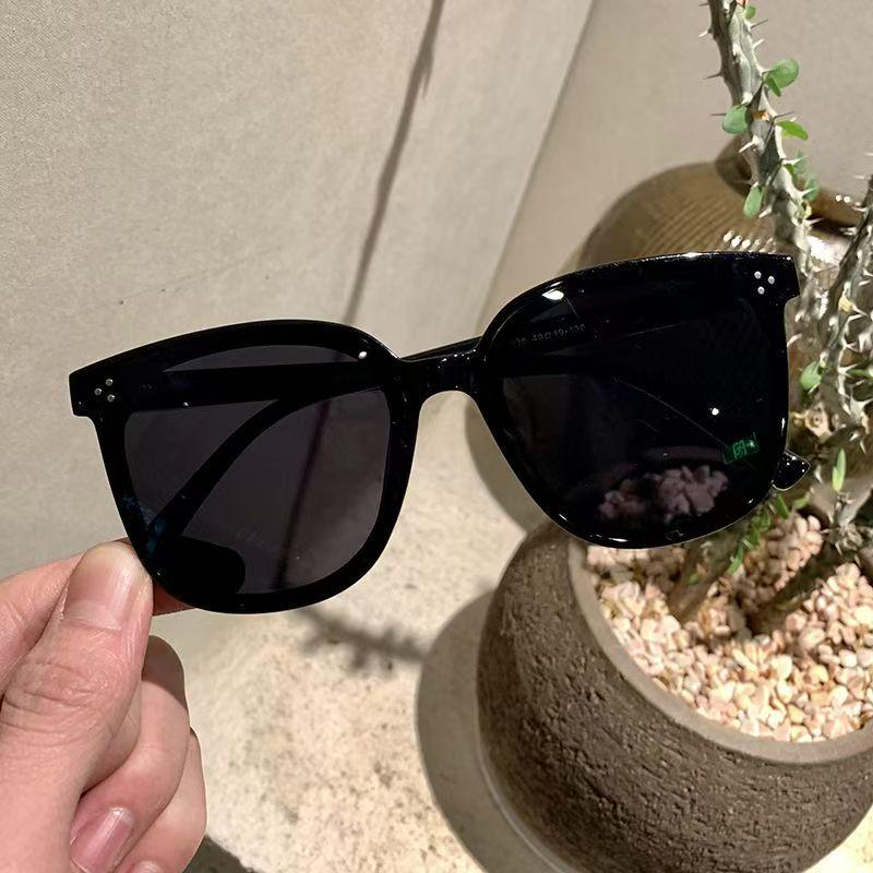 G-Family Gradient Blush Multi-Color Sunglasses with Vertical Rice Nail Design