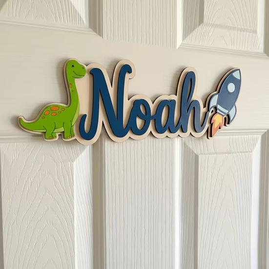 Cartello Personalizzato con Nome per Bambini Dinosauro Razzo Cartello in Legno per Porta per Ragazzi Nome Personalizzato Decorazione da Appendere per Cameretta Asilo Nido Camera da Letto Asilo Nido Sala Giochi