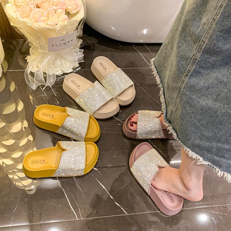 Hongkong Plattform-Slipper Damen Sommerbekleidung auf Scheiße treten 2025 schöne höhenverlängernde Strasssteine Mode Ein-Wort Strandschuhe