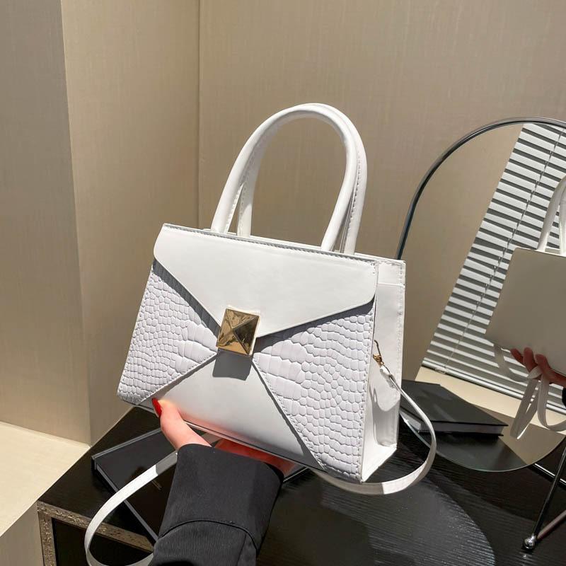 Fashion niche design shoulder messenger bag 2025 new retro large-capacity commuter bag casual texture small square bag