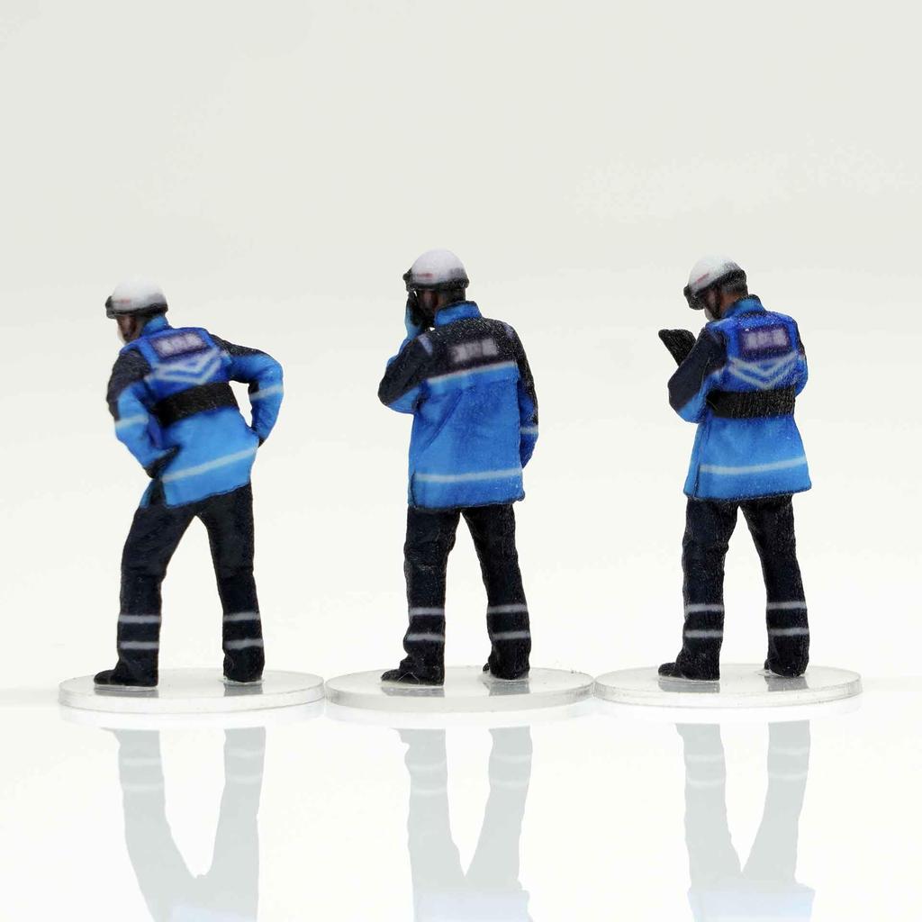 figreal 1/64 Paramedic 002 3-Figure Set