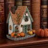 Kürbishaus Miniatur, Harz Herbsternte Dekoration mit handgeschnitzter Kacheltextur und Kürbisdetails, Retro Britisches Holzhaus für Halloween