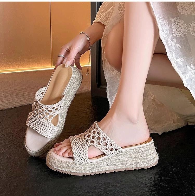 

Huge comfort~ soft-soled woven thick-soled commuter sandals women s retro straw woven round head soft leather comfortable one-word fisherman shoes 40
