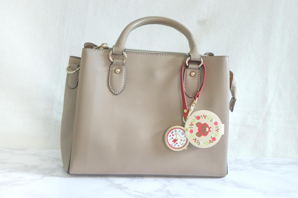 Fieldwork Women's Analog Pocket Watch, Hang Watch S, with Pouch and Leather Strap, Cute Bear Design, Beige, KMG003-1 BE