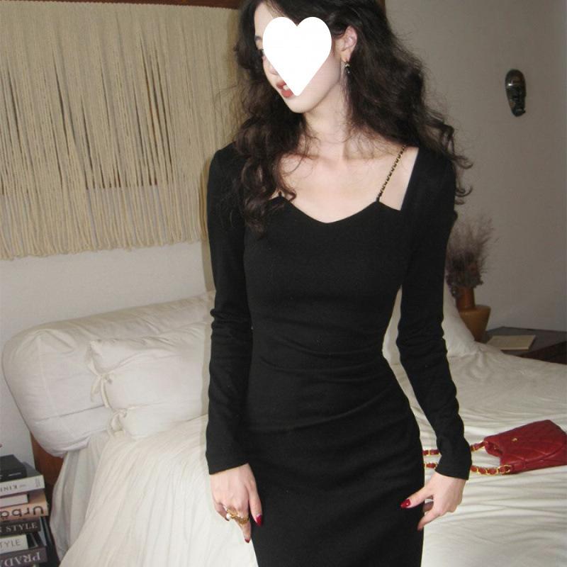 Spring and Autumn New Temperament Royal Sister Skinny Red Pure Desire Wind Buttocks Long Dress New Robe Suspender Chain