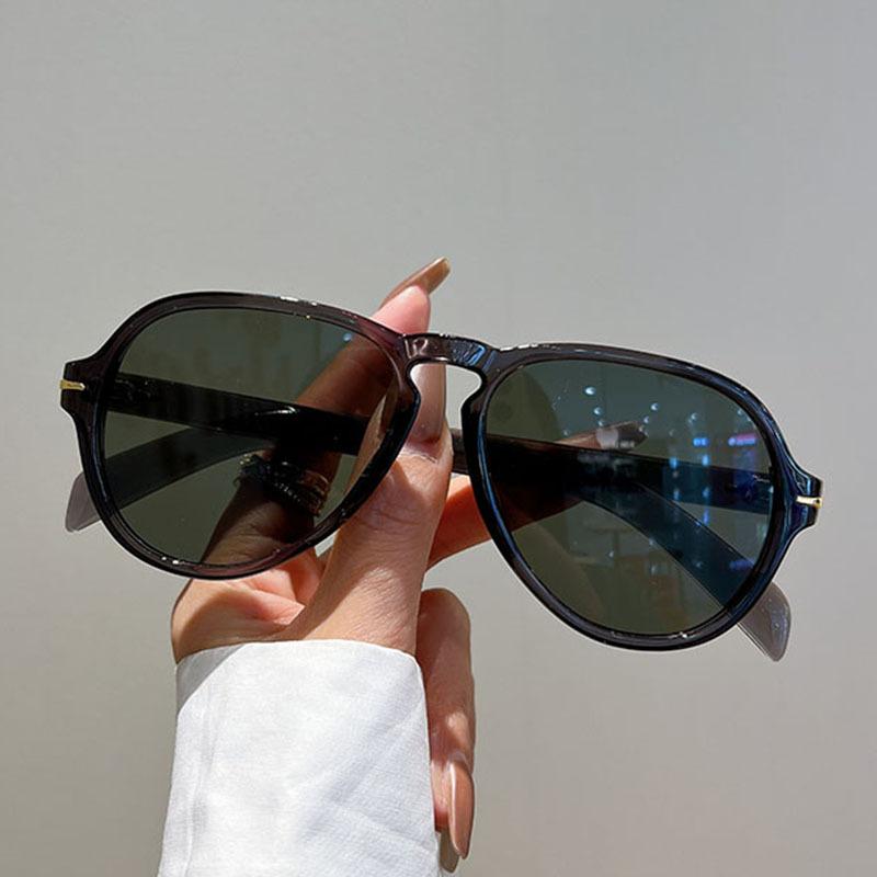 Luxury Designer Pilot Sunglasses Women Men Vintage Big Frame Punk Rivet Shades UV400 Trendy Fashion
