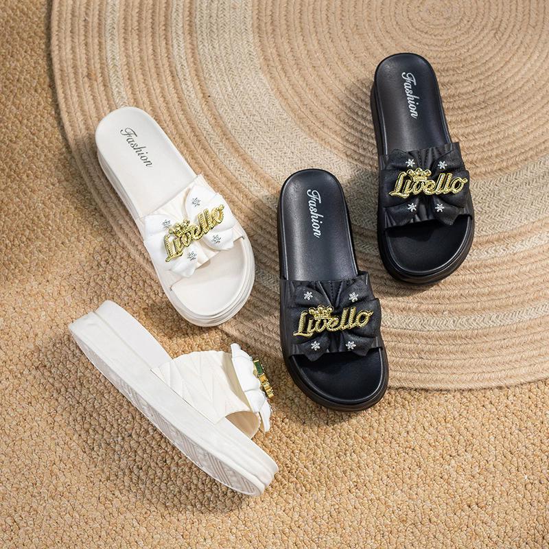 Thick Soled Slippers for Women's Outdoor Wear, Fashionable and Comfortable In Summer. One Line Slippers for Casual Beach Wear
