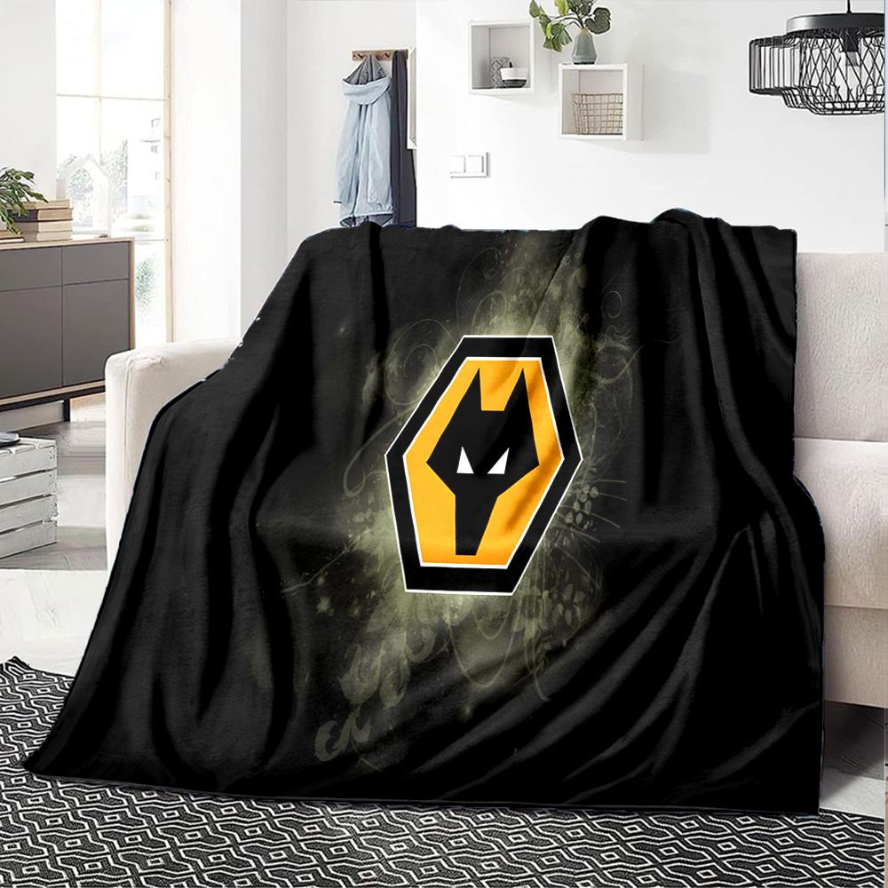 Flaming Wolves Emblem Wanderers Flannel Blanket, Soft Polyester, Modern Design, All-Season for Camping, Travel, Gifts for holidays or birthdays