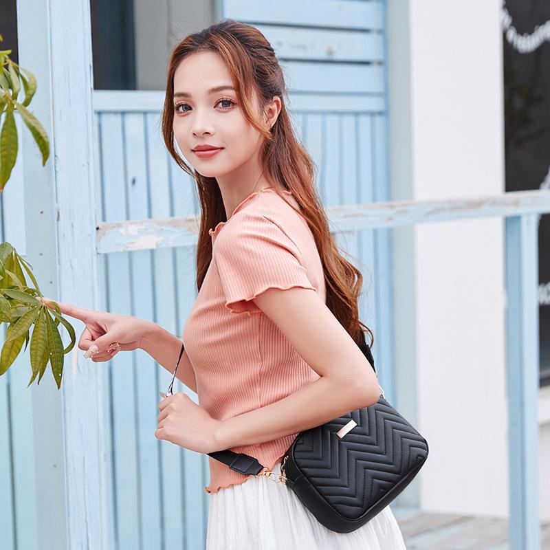 Women's Bag, New Embroidered Wavy Messenger Bag, Fashionable and Simple Long Standard Decorative Shoulder Bag, One Piece of Hair