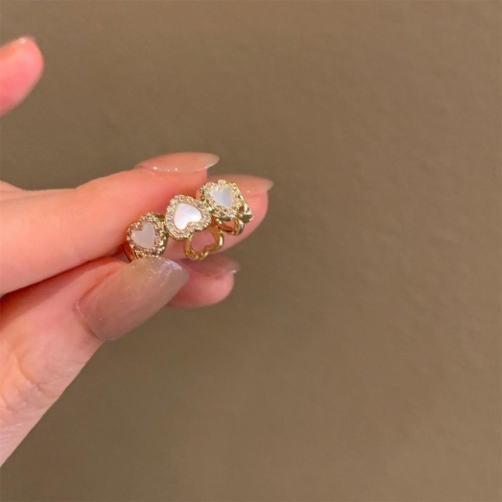 Elegant Vintage Style 18k Gold Ring For Women With Unique Geometric Design And Adjustable Fit