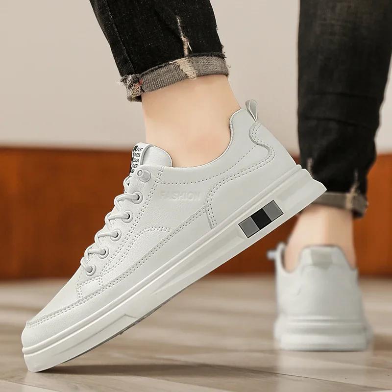 Neue vielseitige Herren Atmungsaktive und leichte kleine weiße Schuhe mit Leder-Obermaterial Low-Cut Vier Jahreszeiten Paar Freizeit-Board-Schuhe
