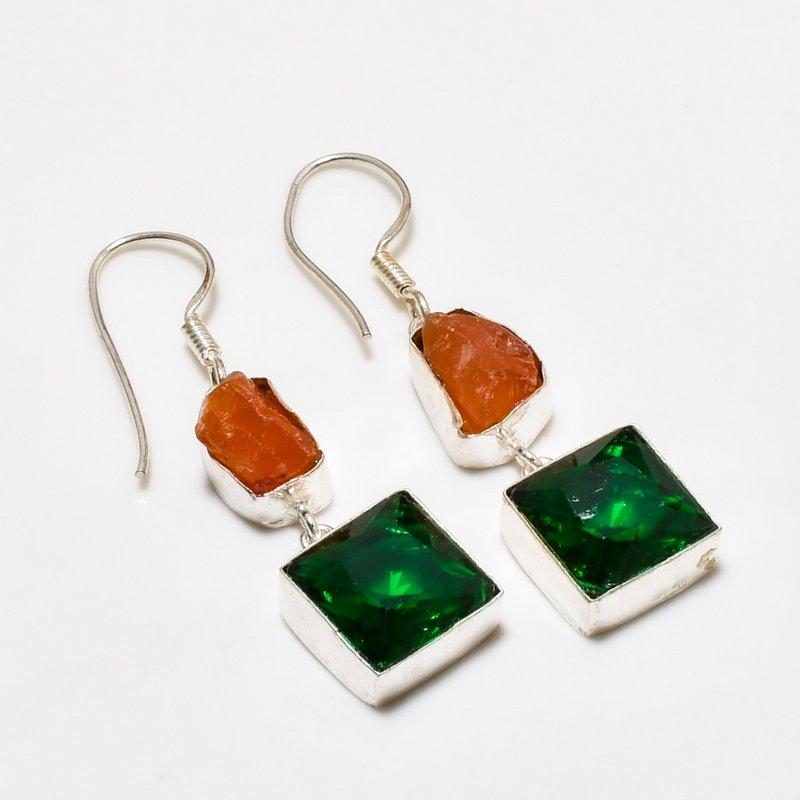 

Серьга с хромдиопсидом и необработанным сердоликом 925 пробы, посеребренная, 1,89 дюйма