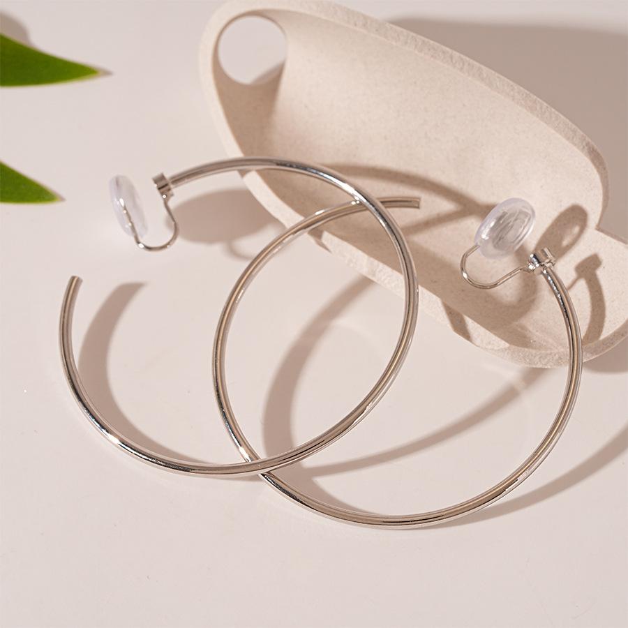 

No pierced simple geometric plain rings, ear clips, commuter atmospheric earrings